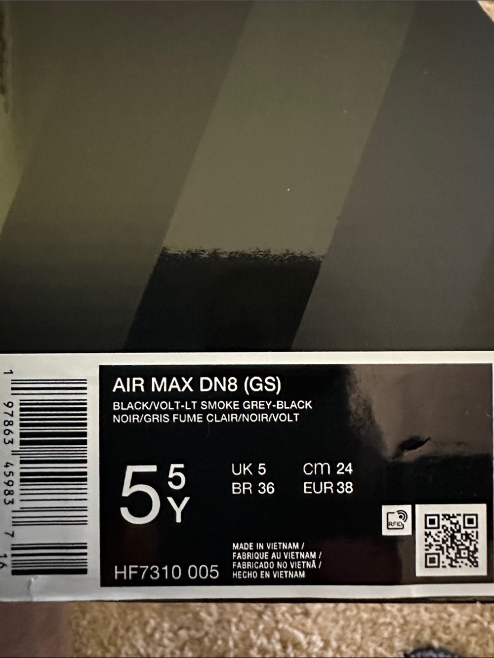 Nike Air Max DN8 (GS) size 5.5Y - Picture 2 of 5